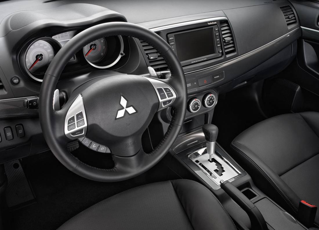 mitsubishi-lancer-sportback-interior