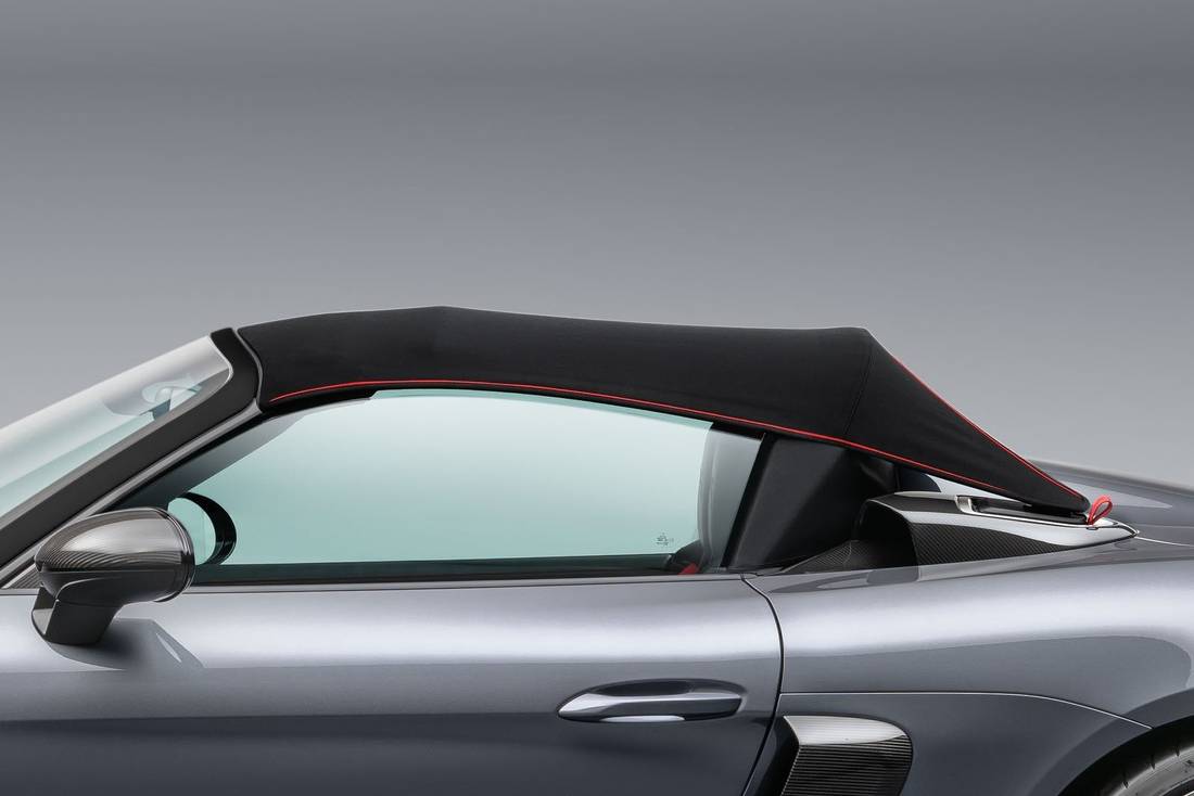 Porsche-718-Spyder-RS-2023-Front-Roof