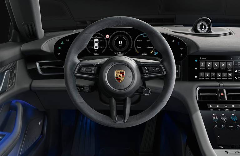 porsche Taycan 4S interni