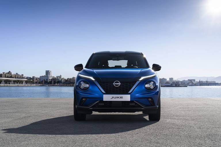 nissan-juke-hybrid-blue-static-003-jpg