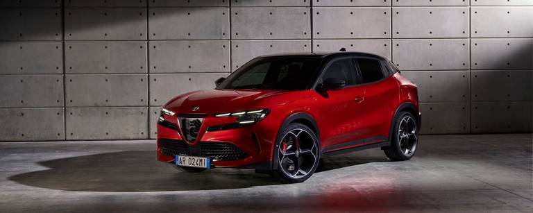 alfa romeo milano auto dell-anno 2025 lista 01