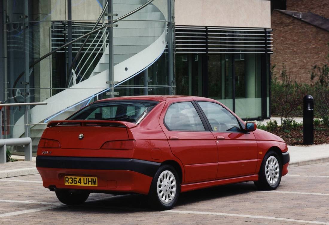 alfa-romeo-146-back