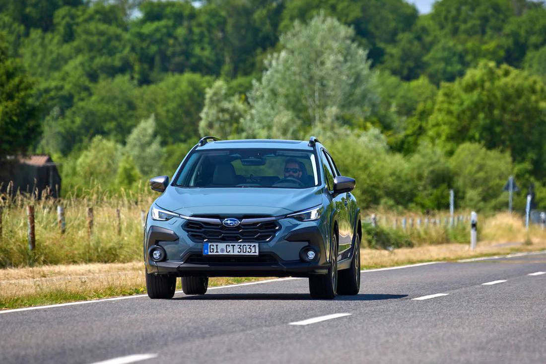 Subaru Crosstrek (2023) dynamic, front view