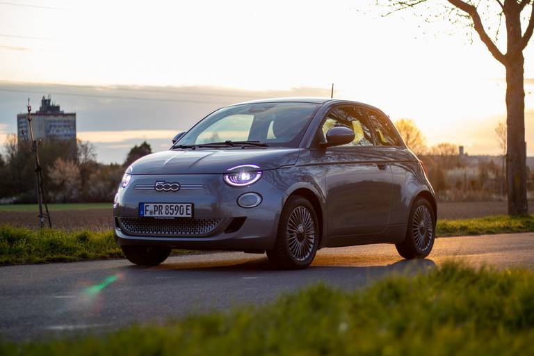 FIAT 500: dimensioni, interni, motori, prezzi e concorrenti - AutoScout24