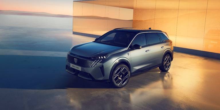 new peugeot suv elettrico