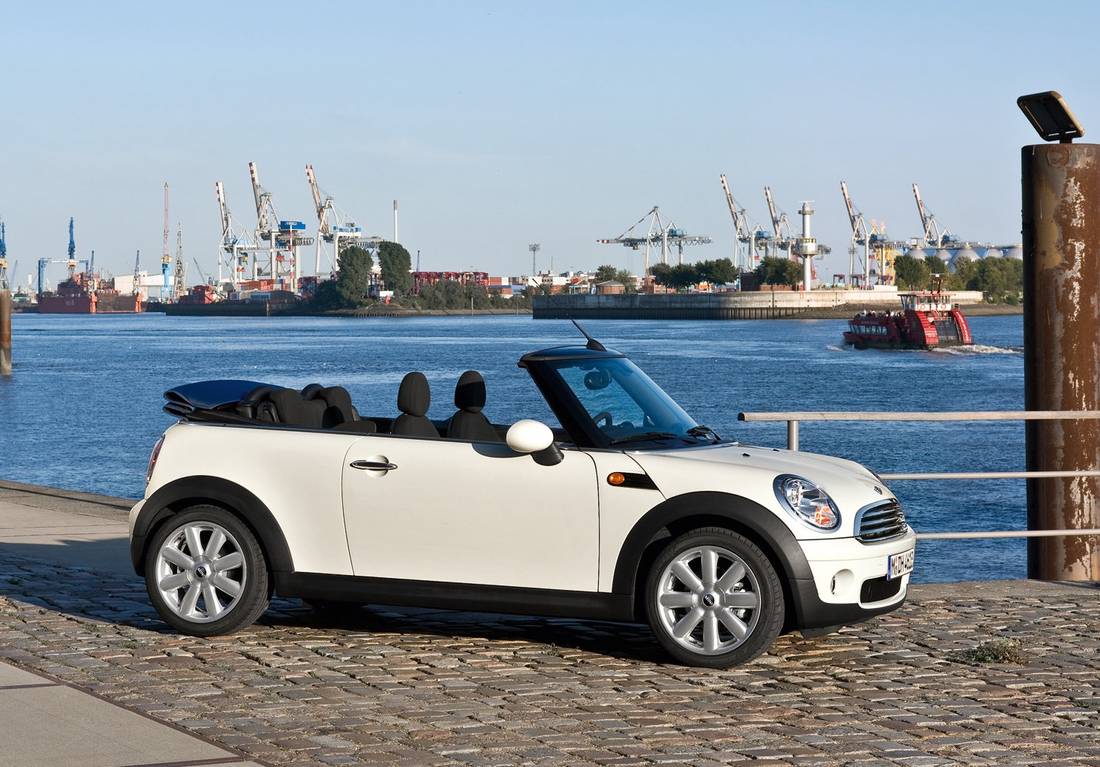 mini-one-cabrio-side