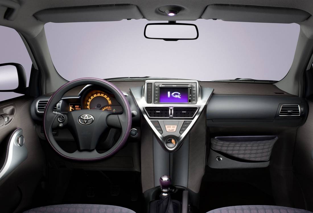 toyota-iq-interior