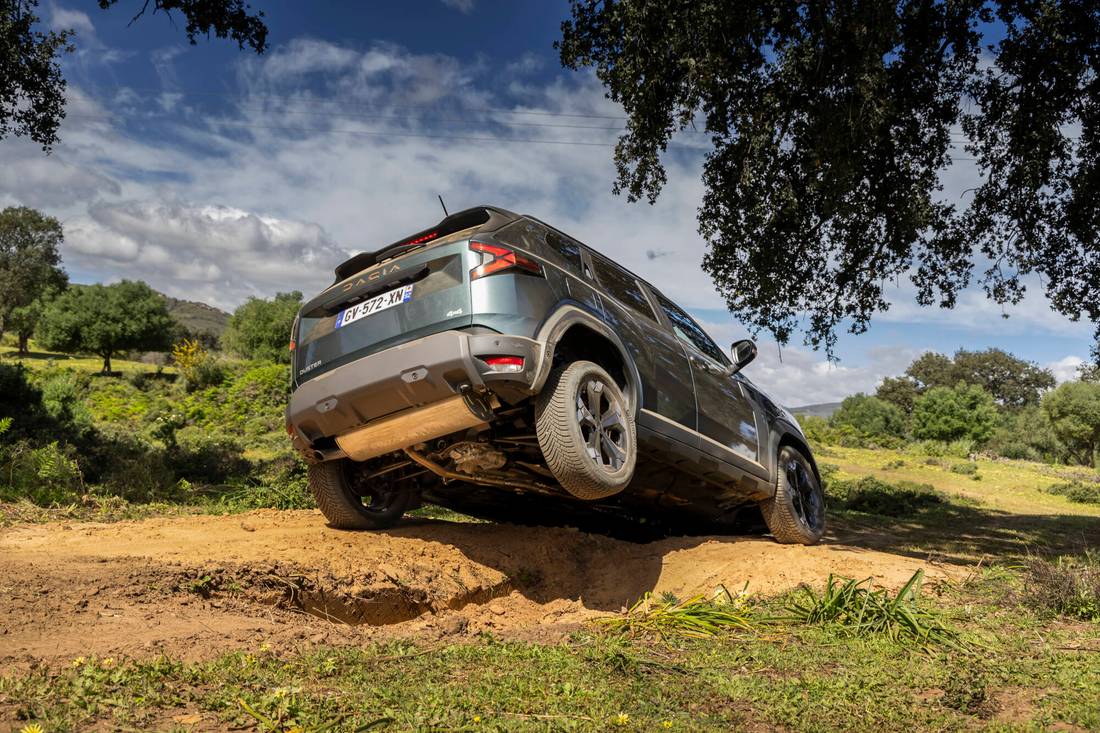 dacia-duster-iii-2024-gelaende-heck