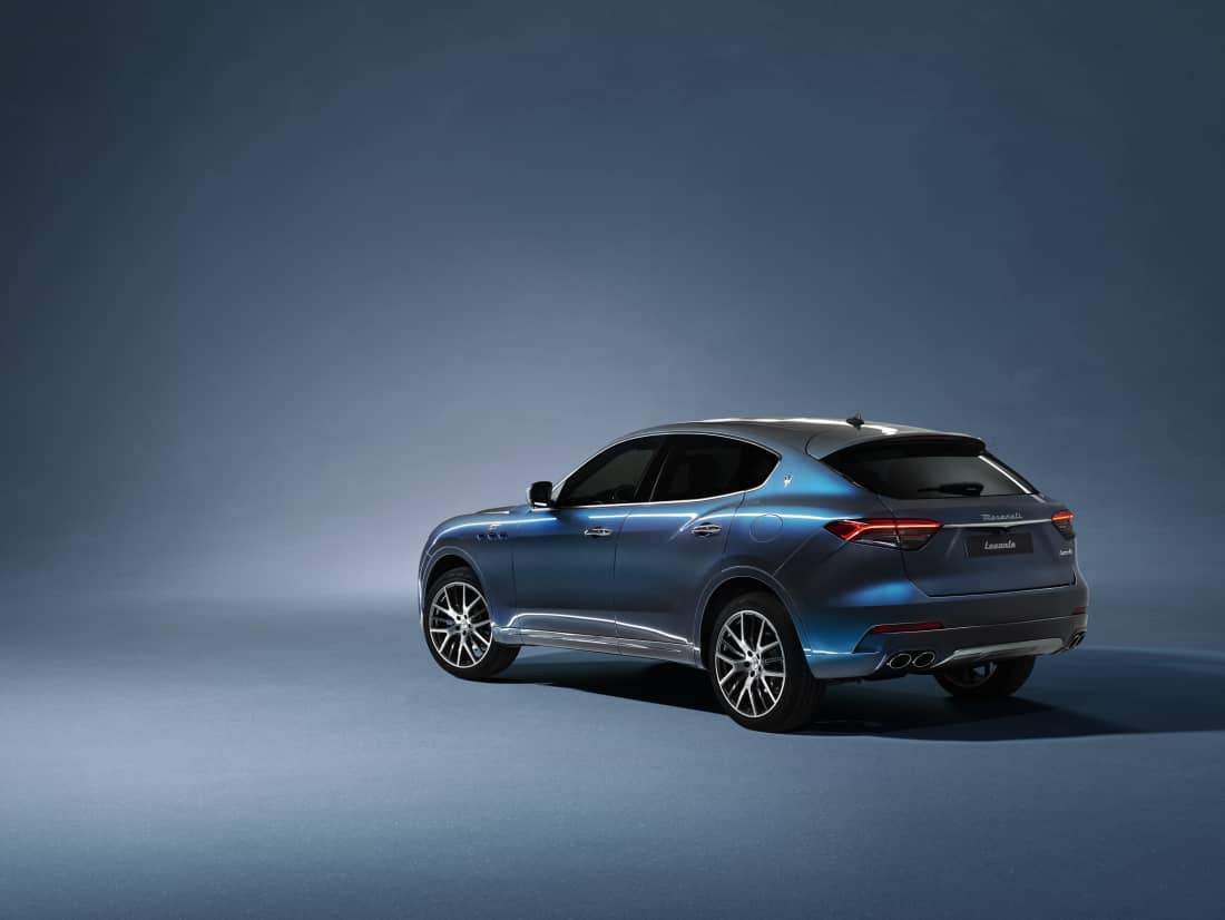 Medium-17933-MaseratiLevanteHybrid