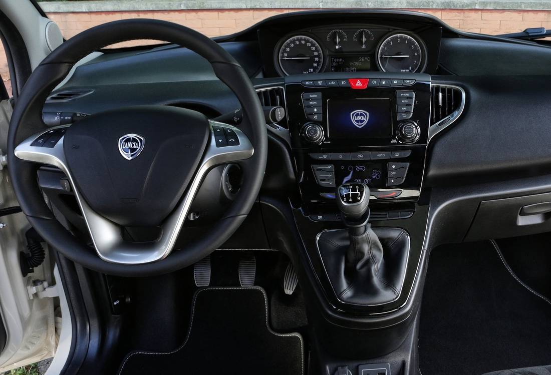 lancia-ypsilon-interior