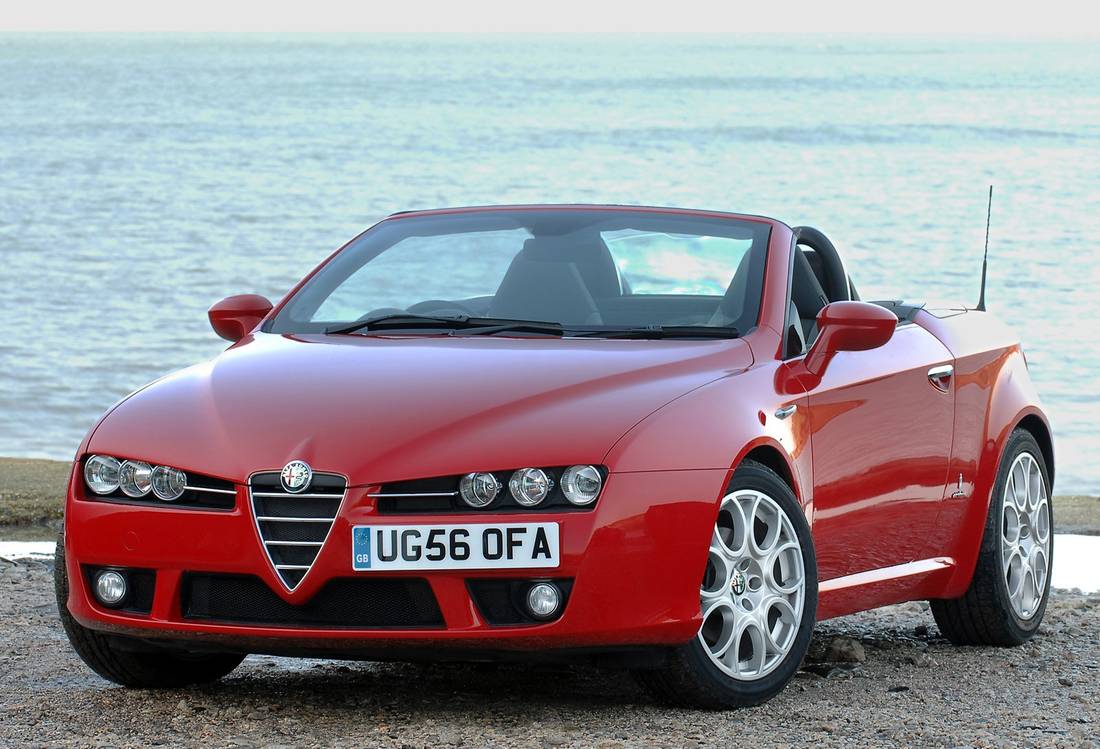 alfa-romeo-spider-red-front