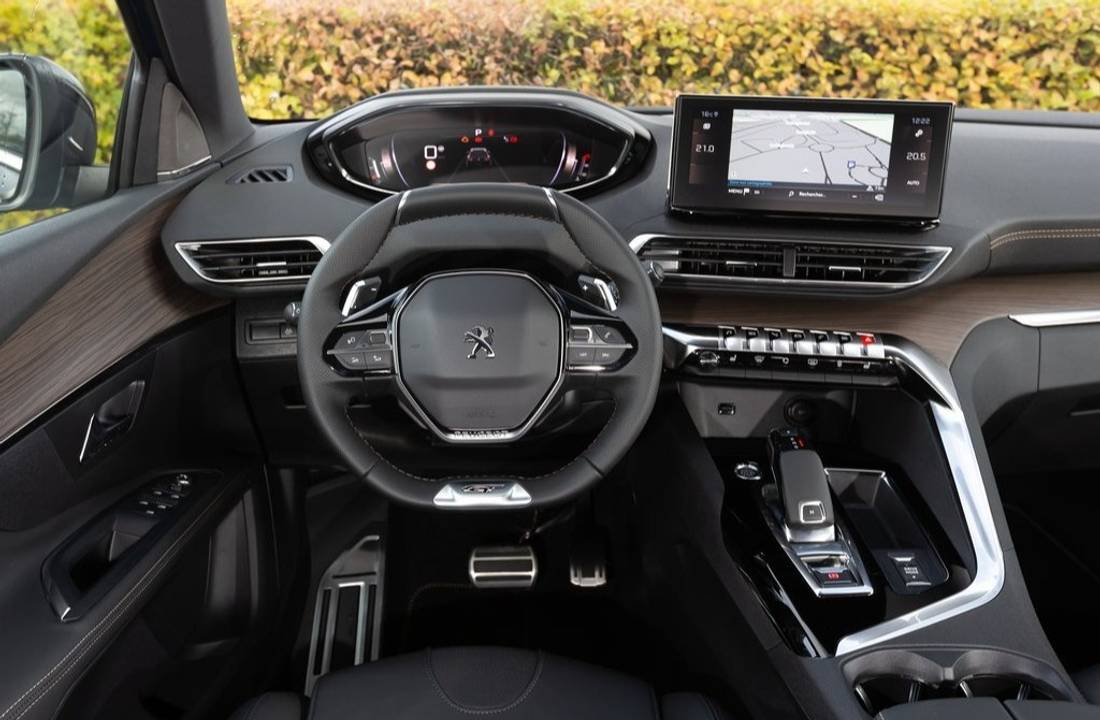 Peugeot-5008-2021-interni.jpeg
