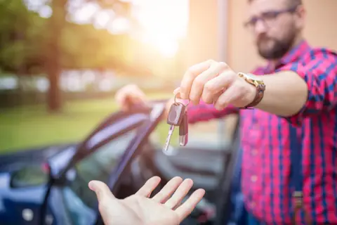 Passaggio di propriet auto calcolo costi tabella e come si fa