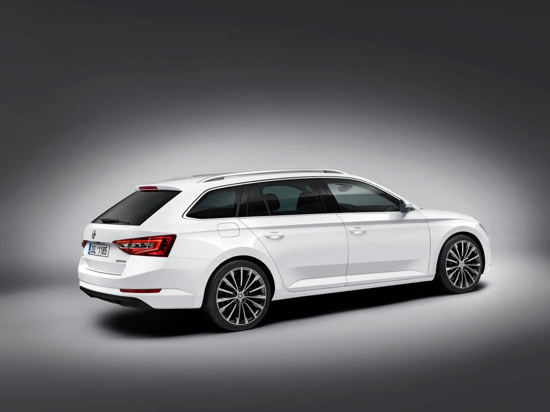 SKODA-Superb-Combi-002