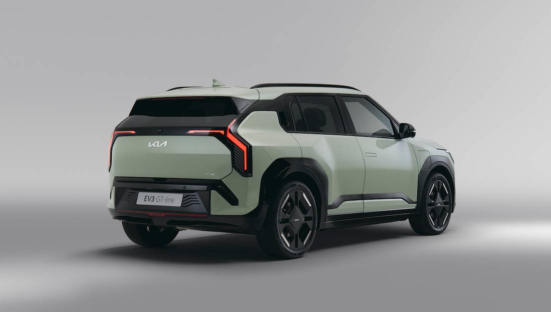 kia-ev3-gtline-aventurinegreen-exterior-highres-006