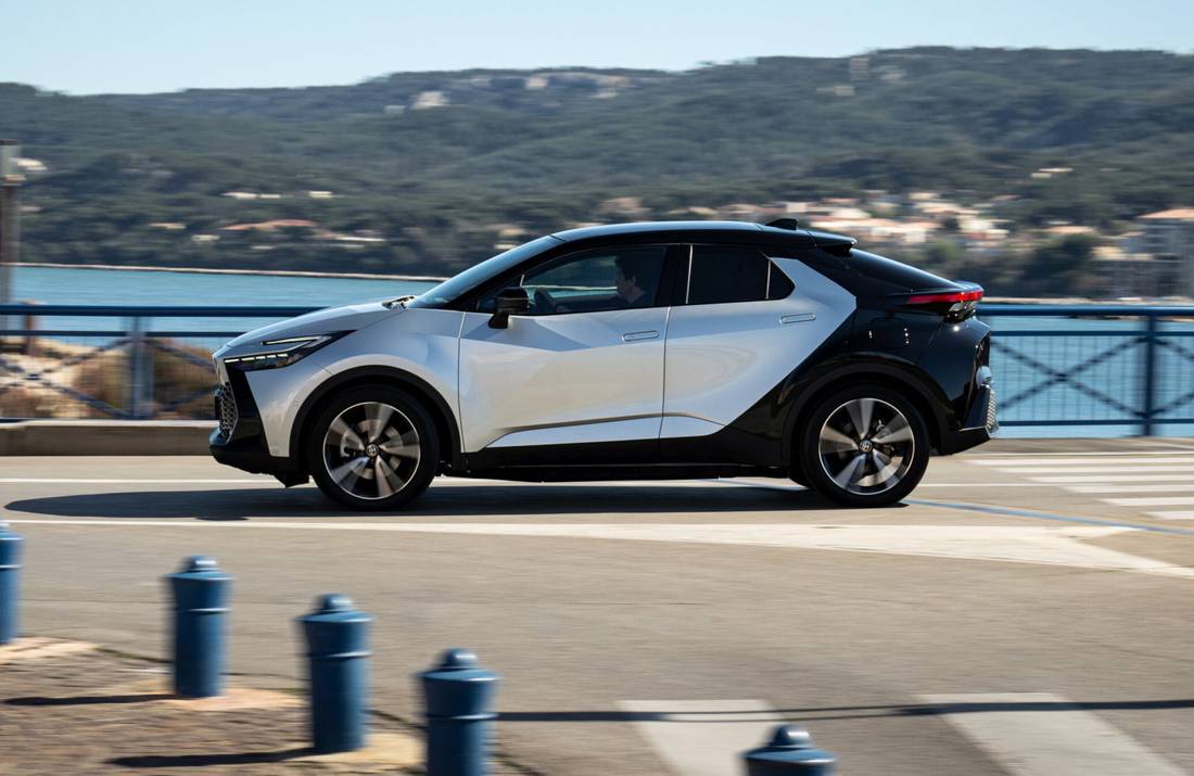 Toyota C-HR 2.jpg