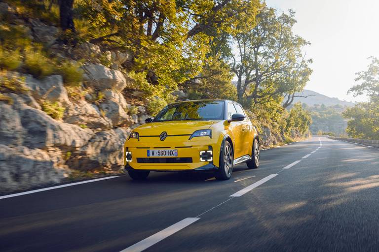 Renault 5 E-Tech electric - version iconic cinq - Jaune Pop !