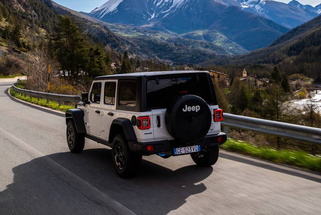 jeep-wrangler-4xe-back