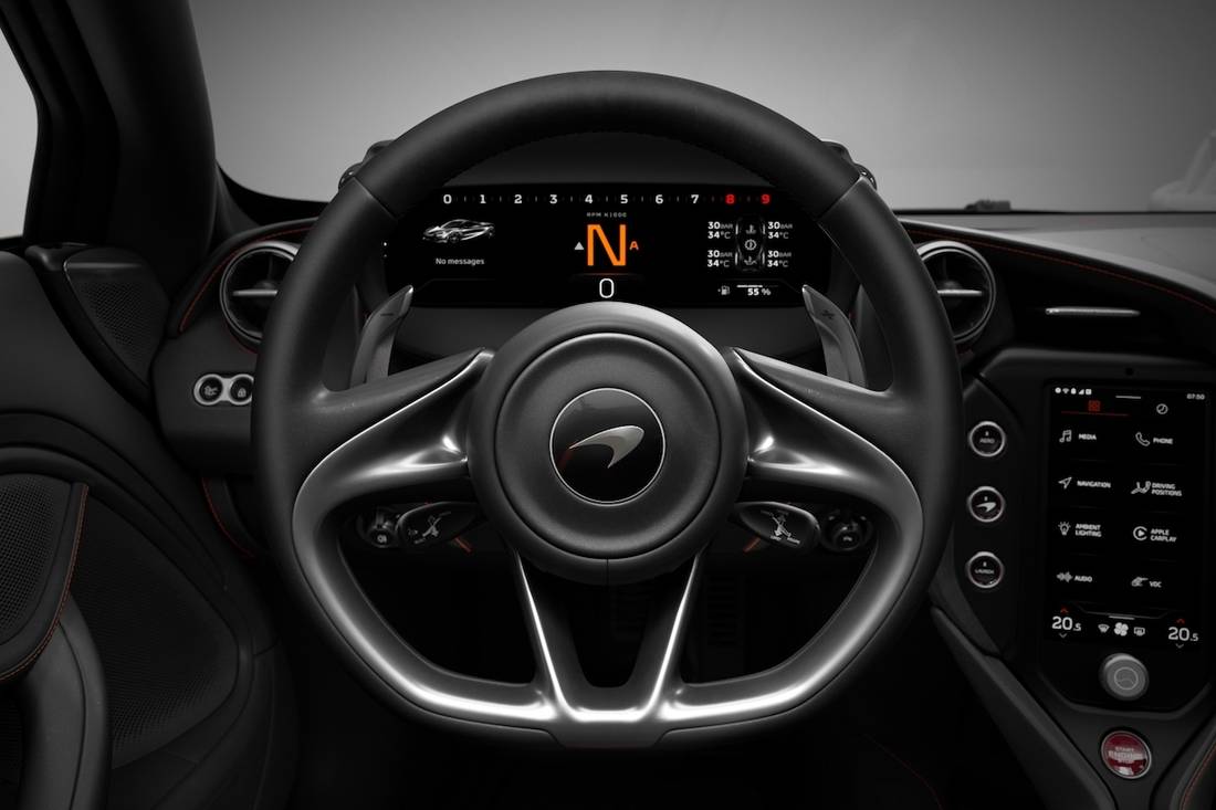 McLaren 750S (2023) dashboard