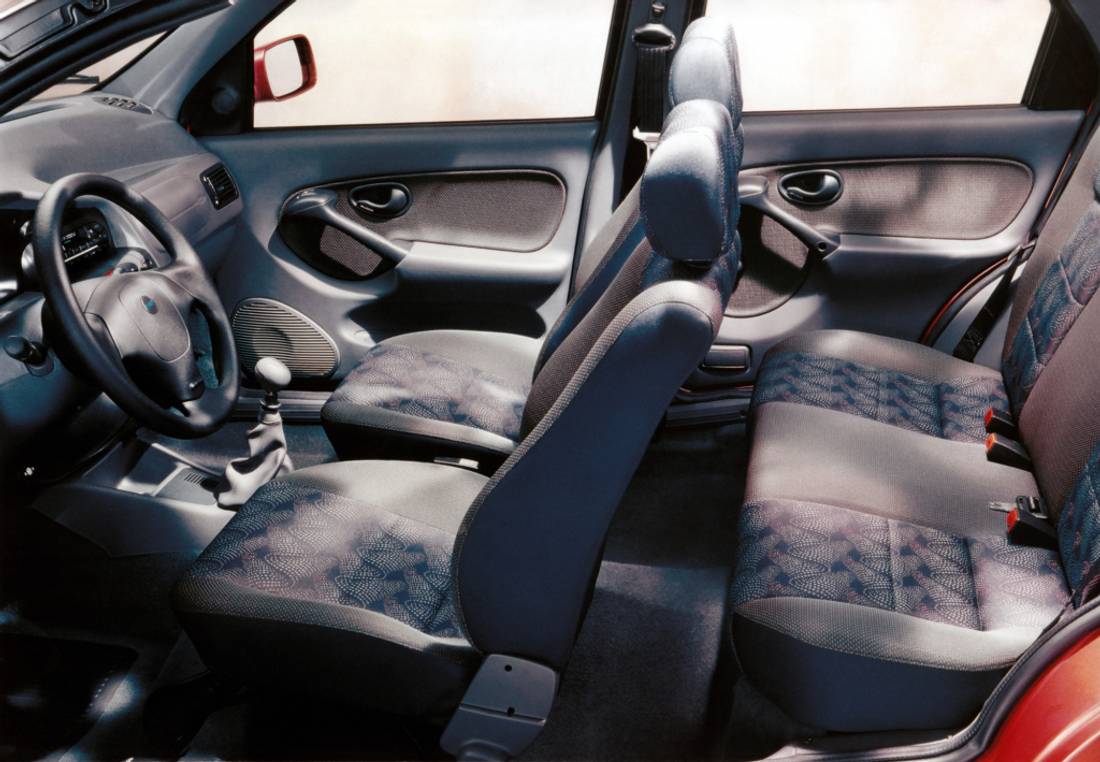 fiat palio 16v 5-door 8 interior