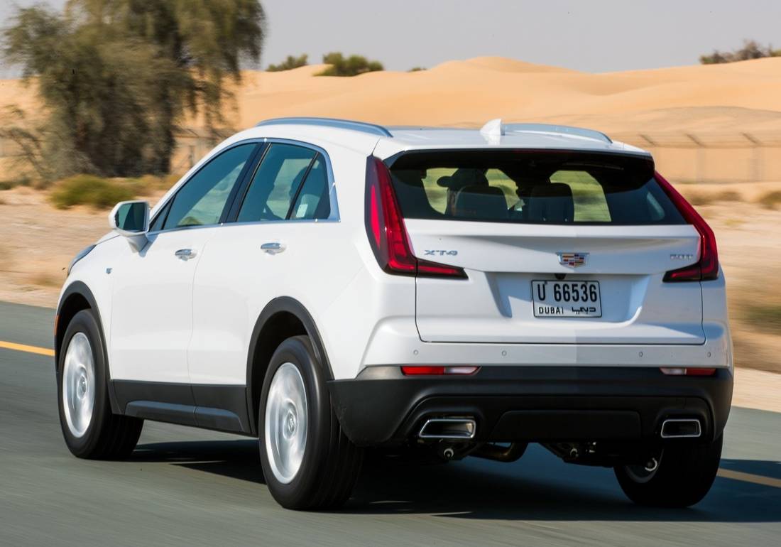 cadillac-xt4-weiss-back