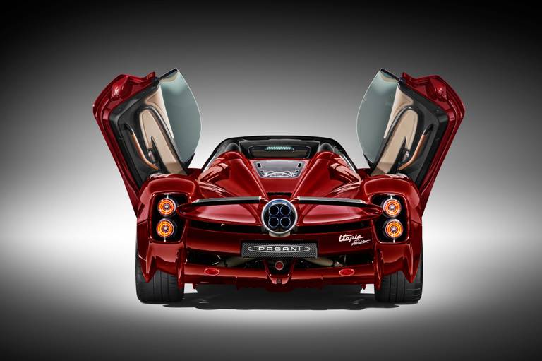 Pagani-Utopia-Roadster-010302-Posteriore-portiere-aperte