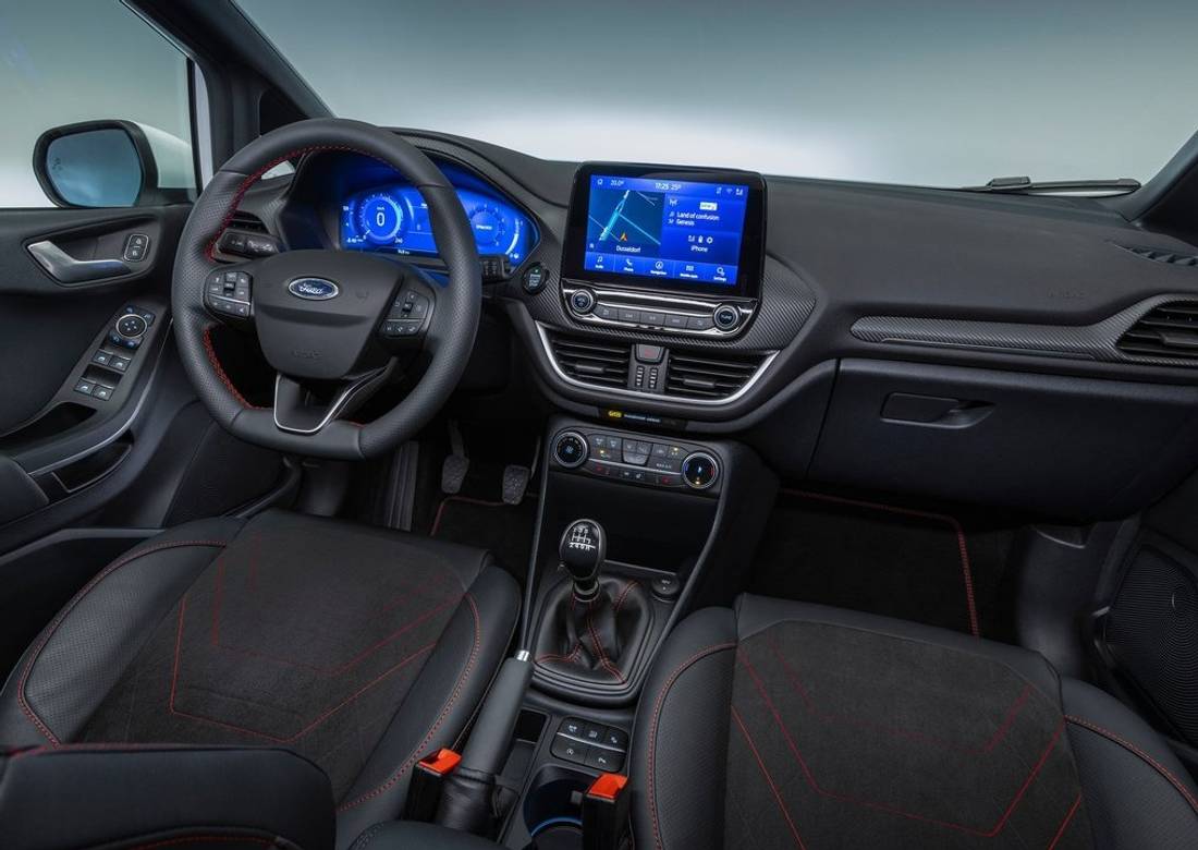 Ford-Fiesta-interni_auto.jpeg