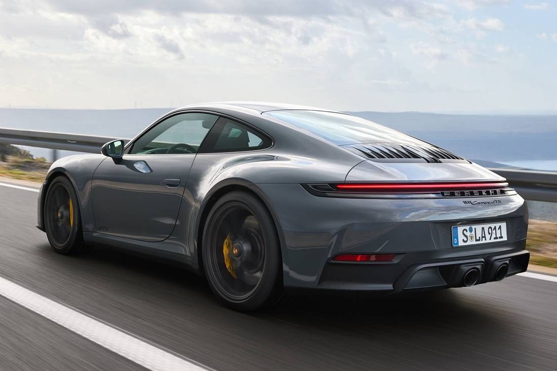 Porsche-911 Carrera GTS-2025-1600-03